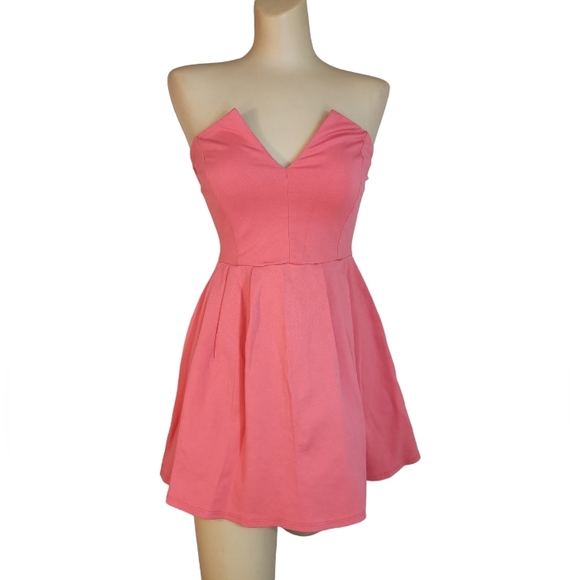 Lulu's "Notch Landing" Coral pink sweetheart neckline skater dress - Picture 4 of 8